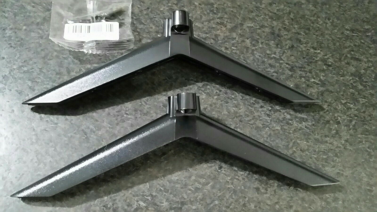 Insignia 40"/32" TV Stand Legs Feet  NEW and Screws NS-40D510NA21 NS-32D310NA21