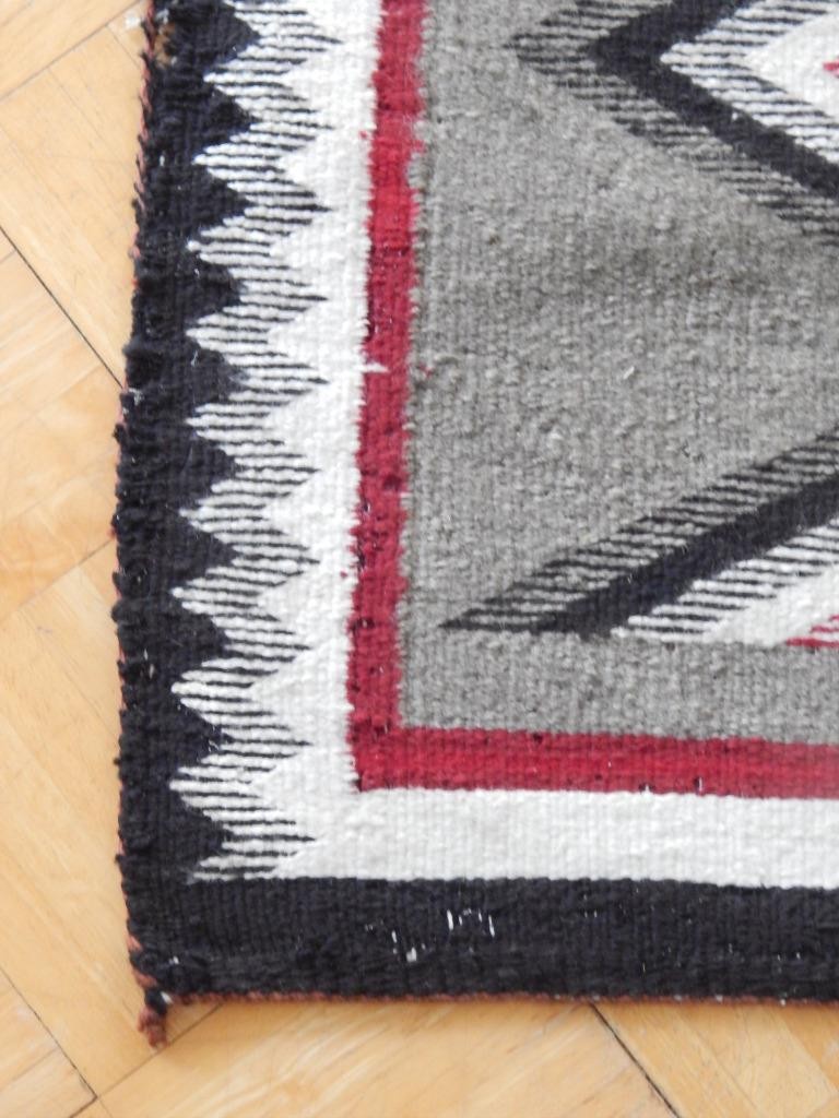 FINE WEAVE VINTAGE NAVAJO INDIAN 'CRYSTAL" RUG - NICE SIZE + VERY VISUAL DSGN