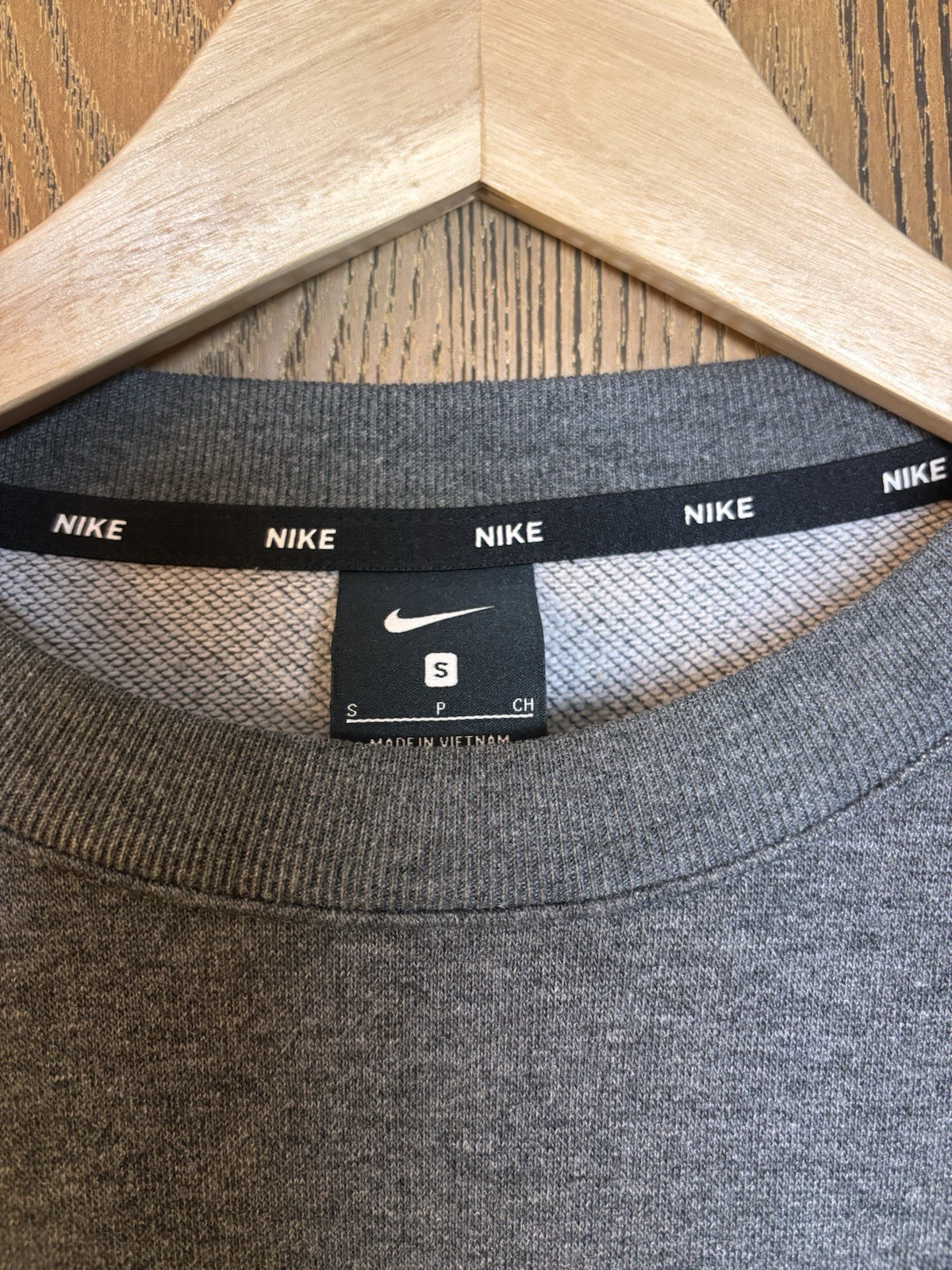 Nike Yoga Crew Pullover With Front Kangaroo Pocket Women’s Small Gray