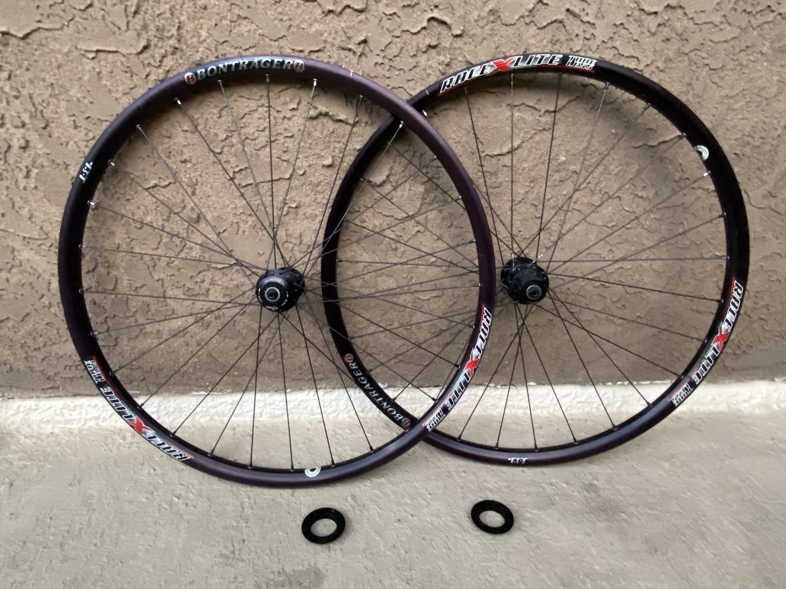 Black Bontrager Race X Lite Tubeless F100/R135mmQR 26” Centerlock Disc Wheelset