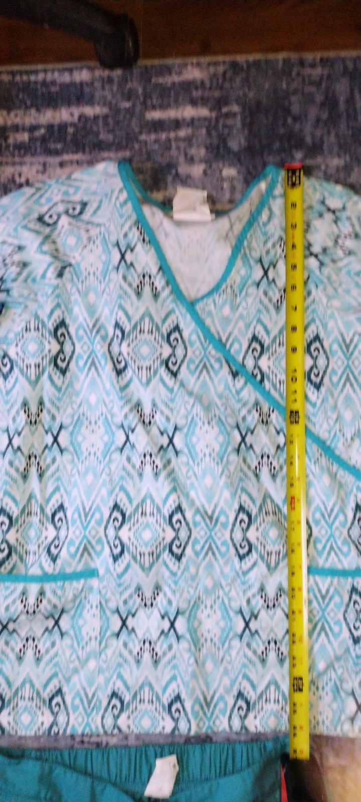 SET OF 2SCRUB TOPS AND MATCHING PANTS FOR BOTH IN MED.