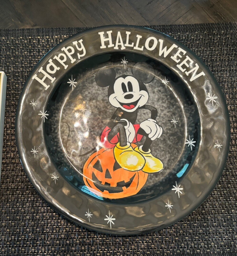Disney Pottery Barn holiday Mickey Halloween Peanuts Dinner Party Plate SET 8 !
