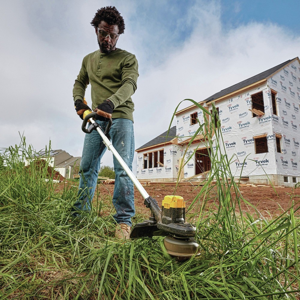 DeWalt DCKO215M1R 20V MAX XR String Trimmer and Blower KT Certified Refurbished