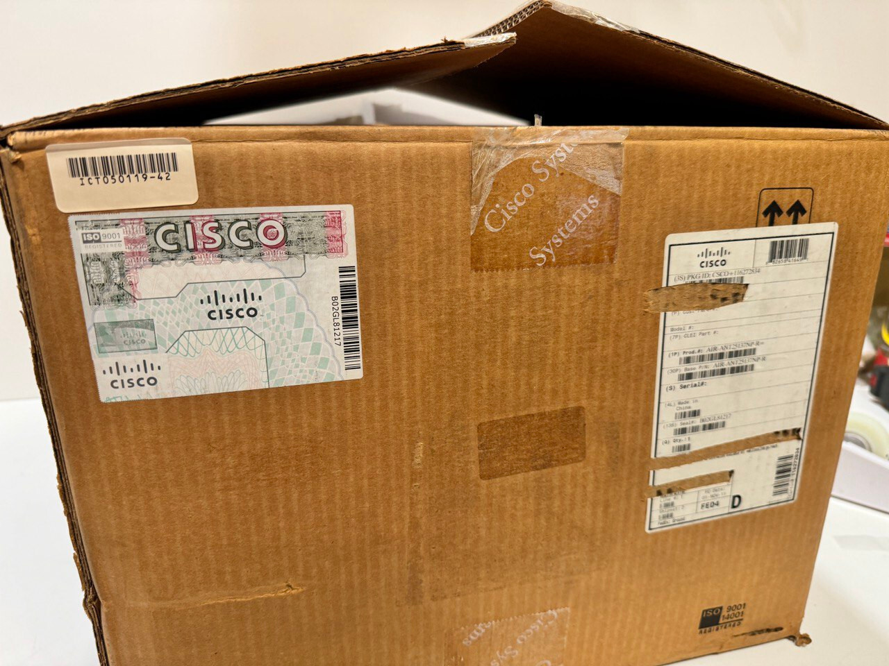 Cisco Aironet Six-Element Dual-Band MIMO Patch Array Antenna (AIR-ANT25137NP-R)