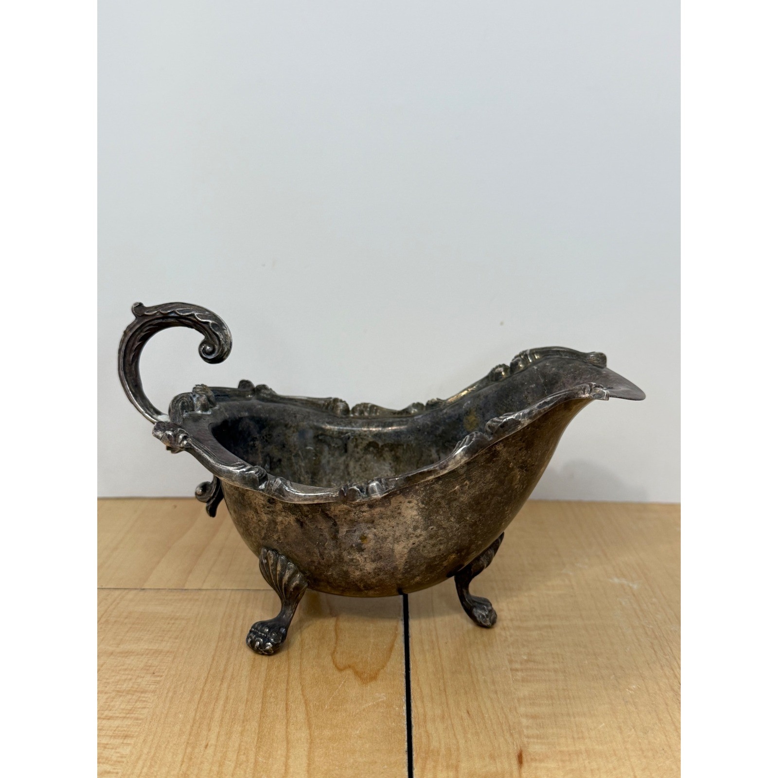 Wallace Silversmiths 330 EPC Silver Plate Gravy Boat Sauce Server Lion Paw Feet
