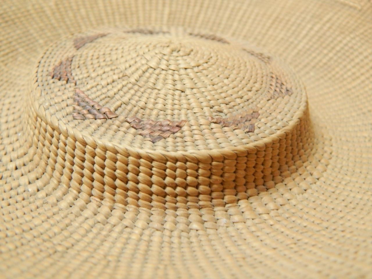 ANTIQUE LARGE TLINGIT RATTLE TOP BASKET -NW COAST ALASKA INDIAN - REAL PRETTY !