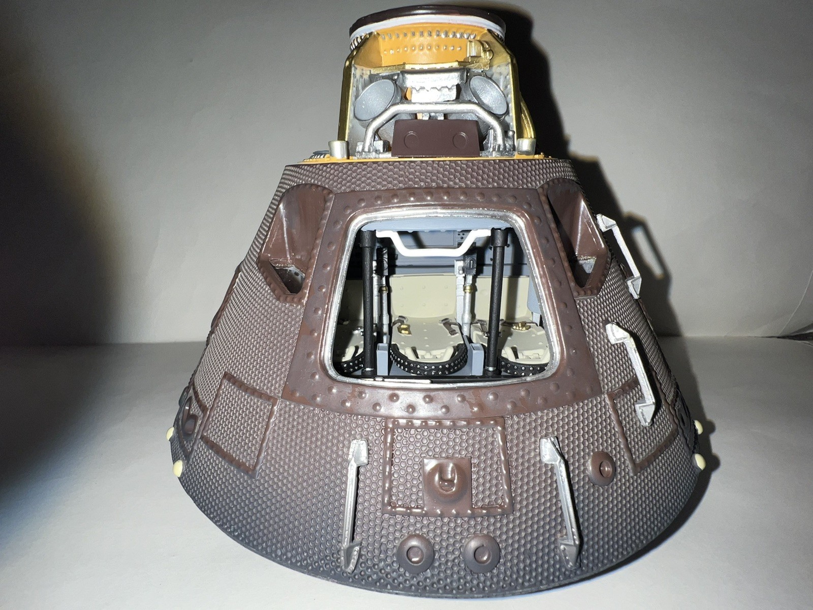 NEW 1/25 Daron Executive NASA Apollo 11 Spacecraft Capsule Command Module Model