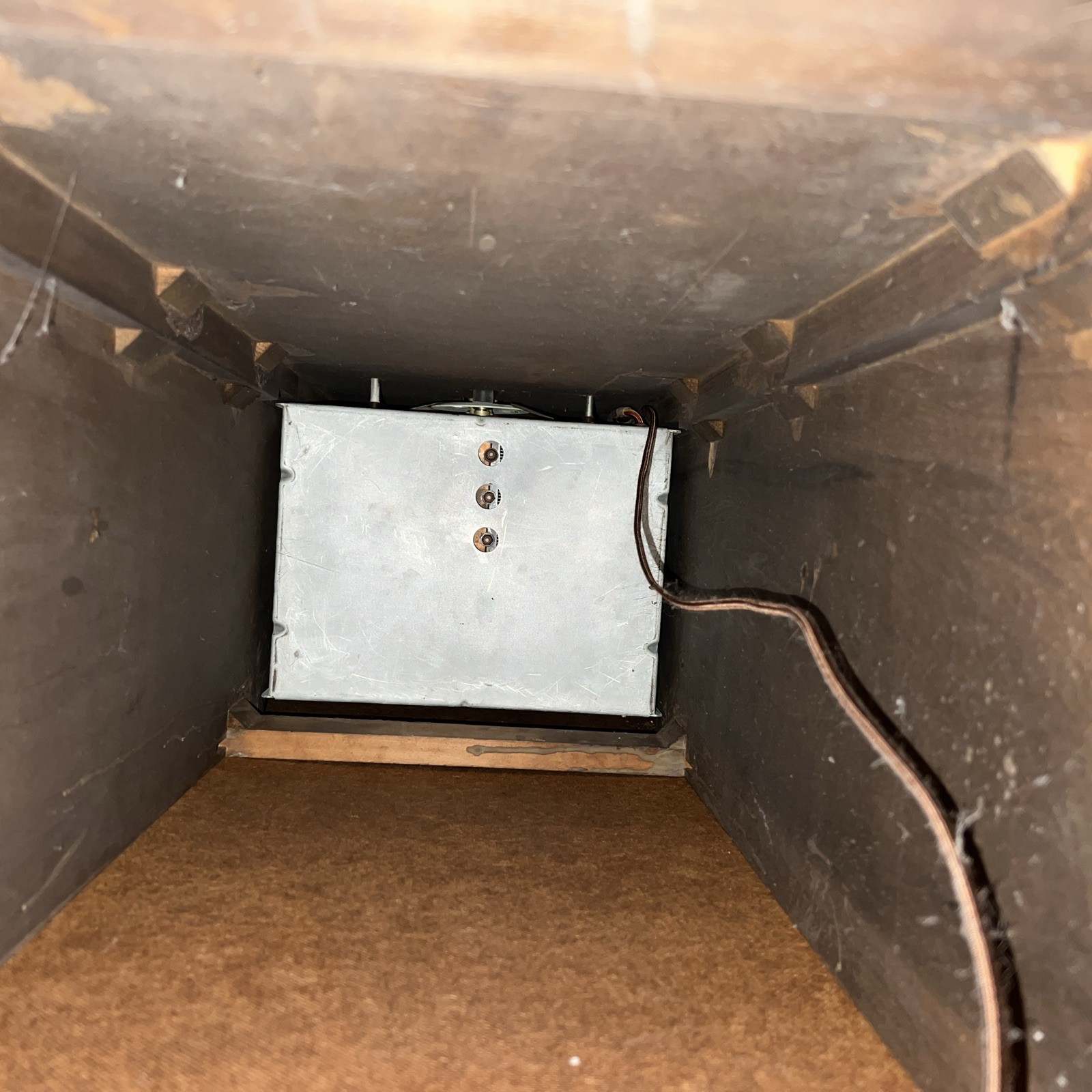 ORIGINAL ART DECO WESTINGHOUSE WR-16 "COLUMNAIRE” GRANDFATHER CLOCK RADIO