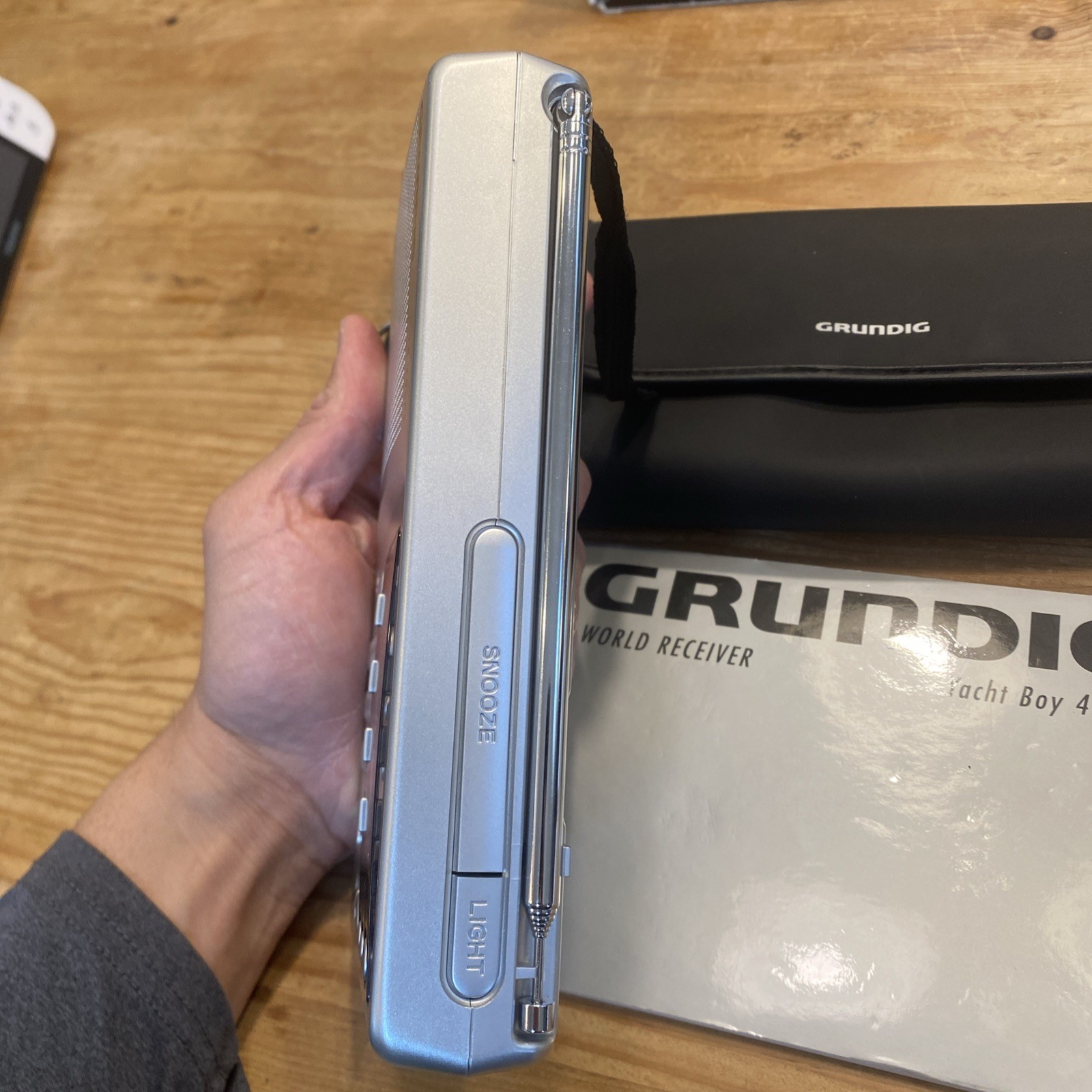 Grundig YB 400 PE World Receiver Radio w Box Case Manual AC Adapter Works