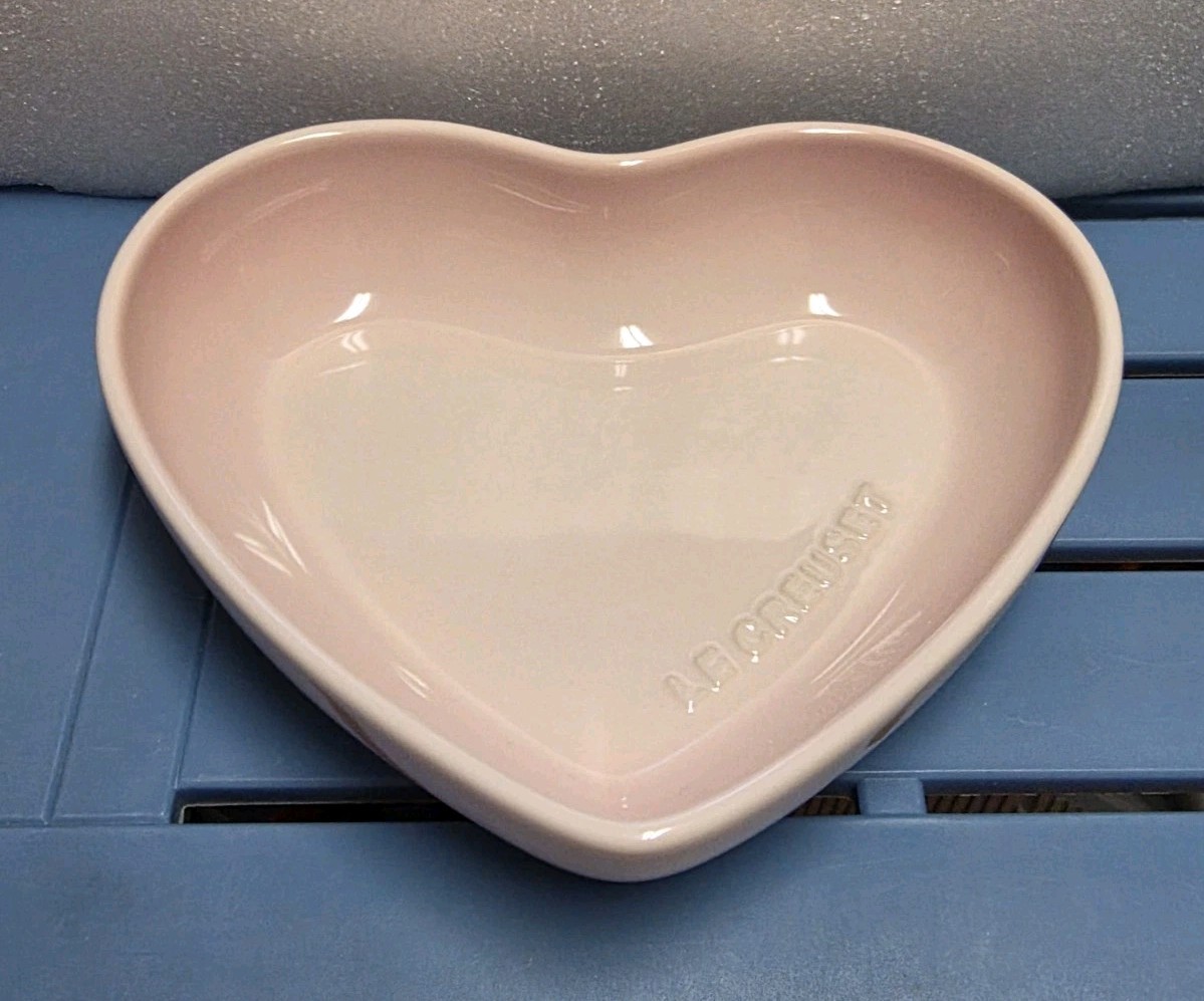New Le Creuset Seoul Sphere Shell Pink Heart Bowl Stoneware 650ml Free Ship