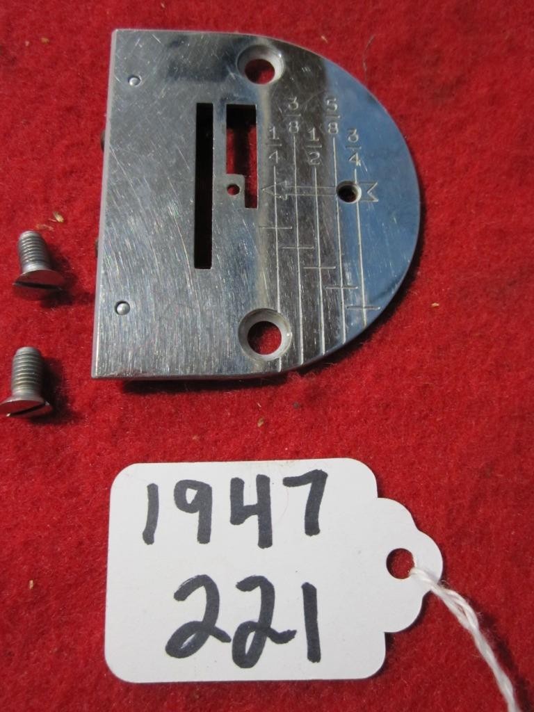1947  Singer 221 FEATHERWEIGHT OR  301A GRADUATED NEEDLE PLATE & SCREWS  #45921