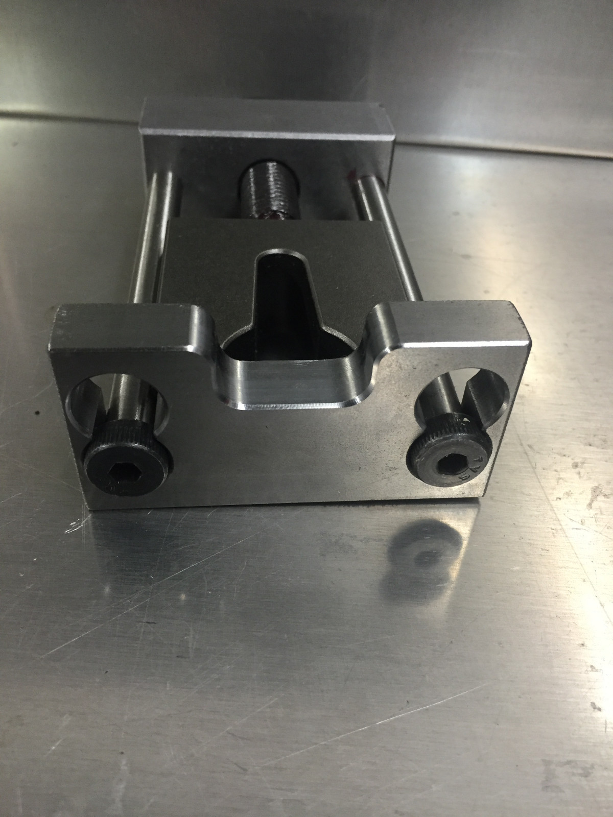 Snowmobile Track Clip Tool for up to 1-5/8" Lug Track (TCT 1.6)