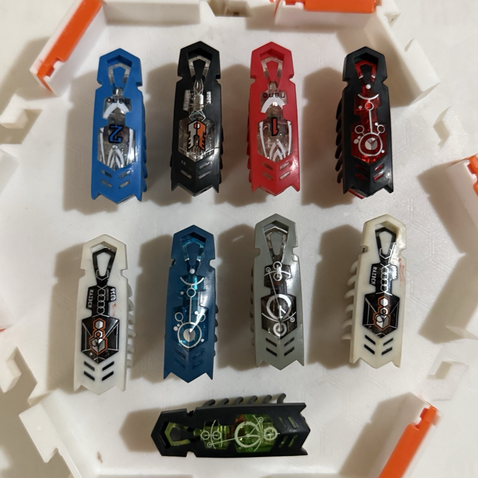 Hexbug Nano Bridge Battle Habitat Set & 9 Vibrating Micro Robotic Creatures Lot