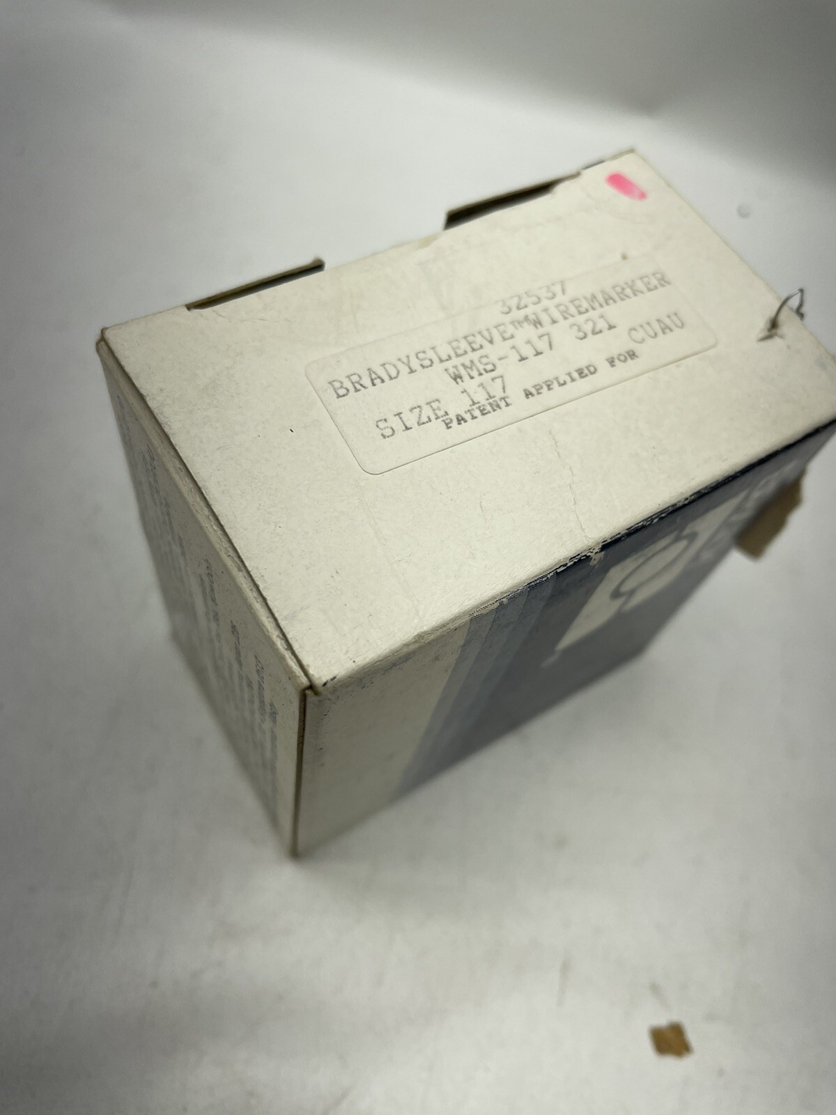 NEW BRADYSLEEVE WIREMARKER 32537 / WMS-117-321 500 CNT ROLL 1.5" X .35"