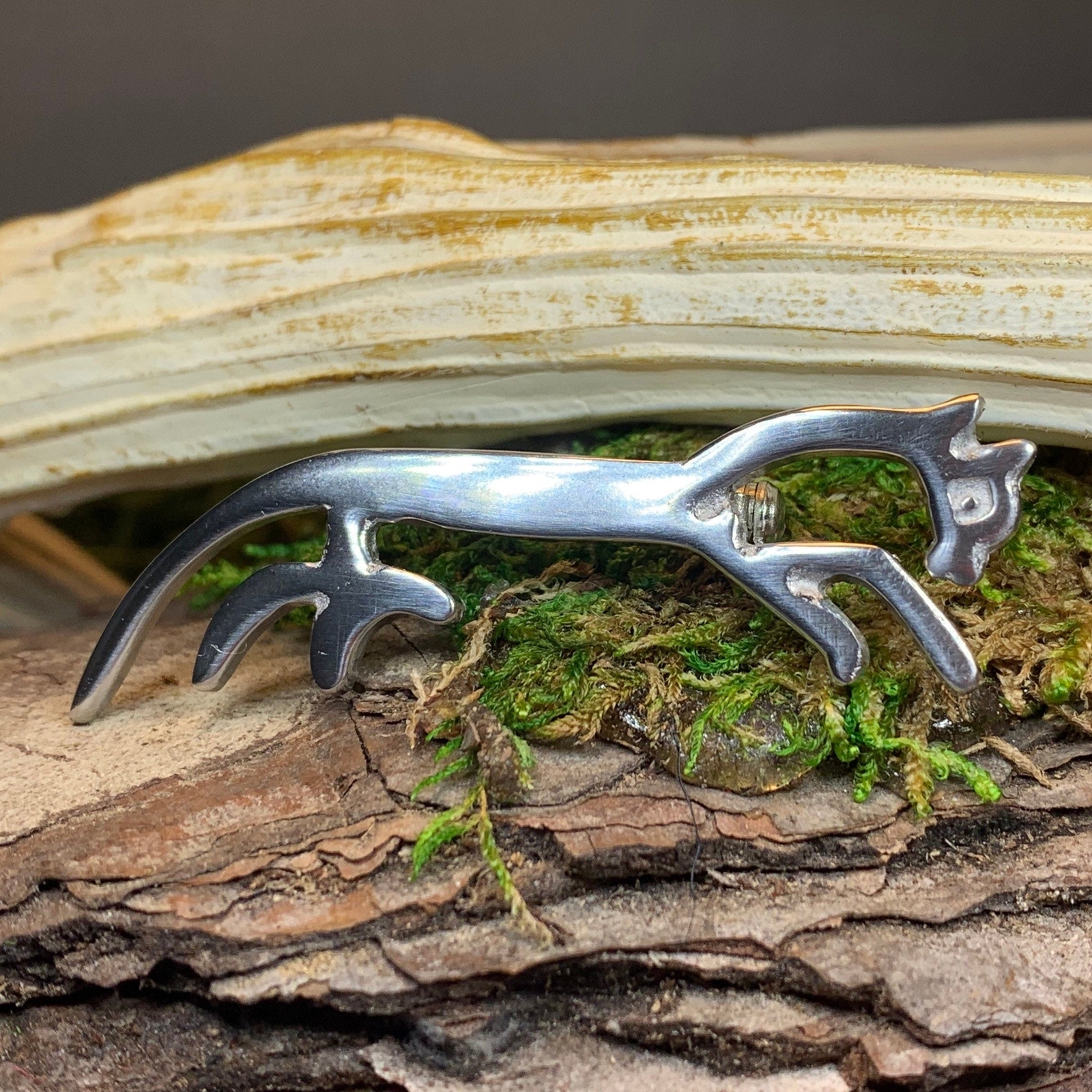 NEW PEWTER Celtic Uffington White Horse Brooch Pagan Horse Goddess Epona Pin