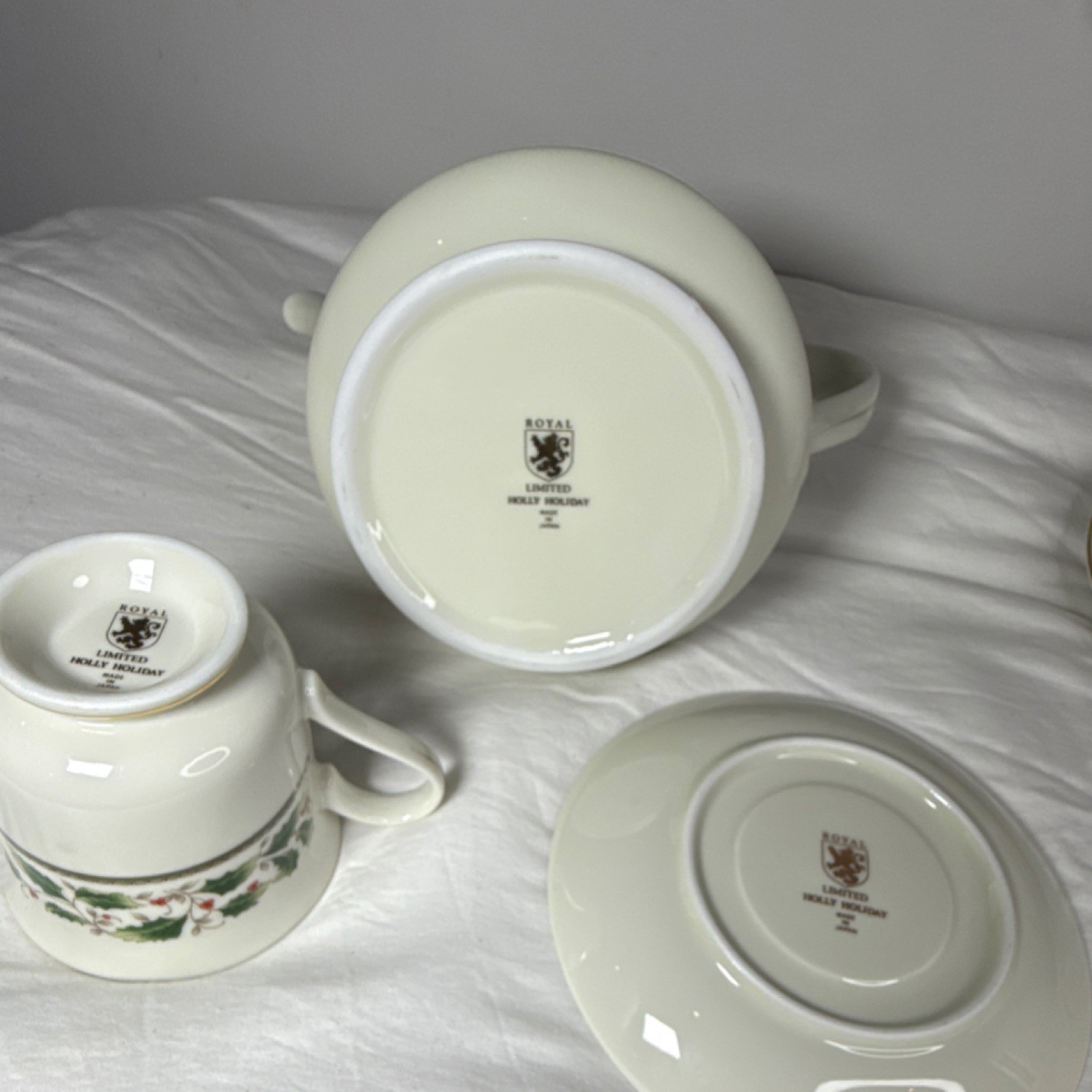 Royal Limited Holly Holiday Tea Set Teapot 4 Cups/Saucers Japan Christmas
