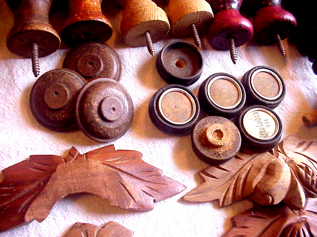 LOT OF 60+ ANTIQUE WOOD DOOR STOPS FINIAL TURNED ARCHECTURE ACCENTS HOME DECOR