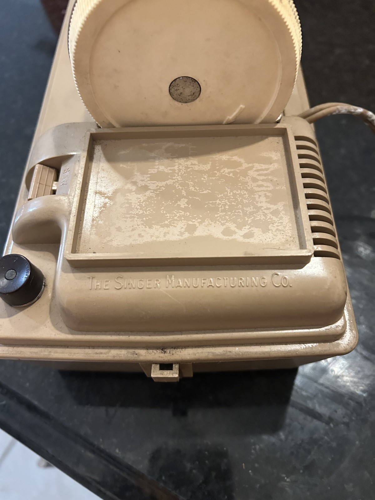 Vintage Singer Sew Ready Portable Sewing Machine w/ Case Works