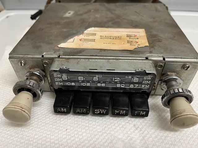 Vintage Blaupunkt Frankfurt W Series AM / Fm / SW Radio with Ivory Knobs