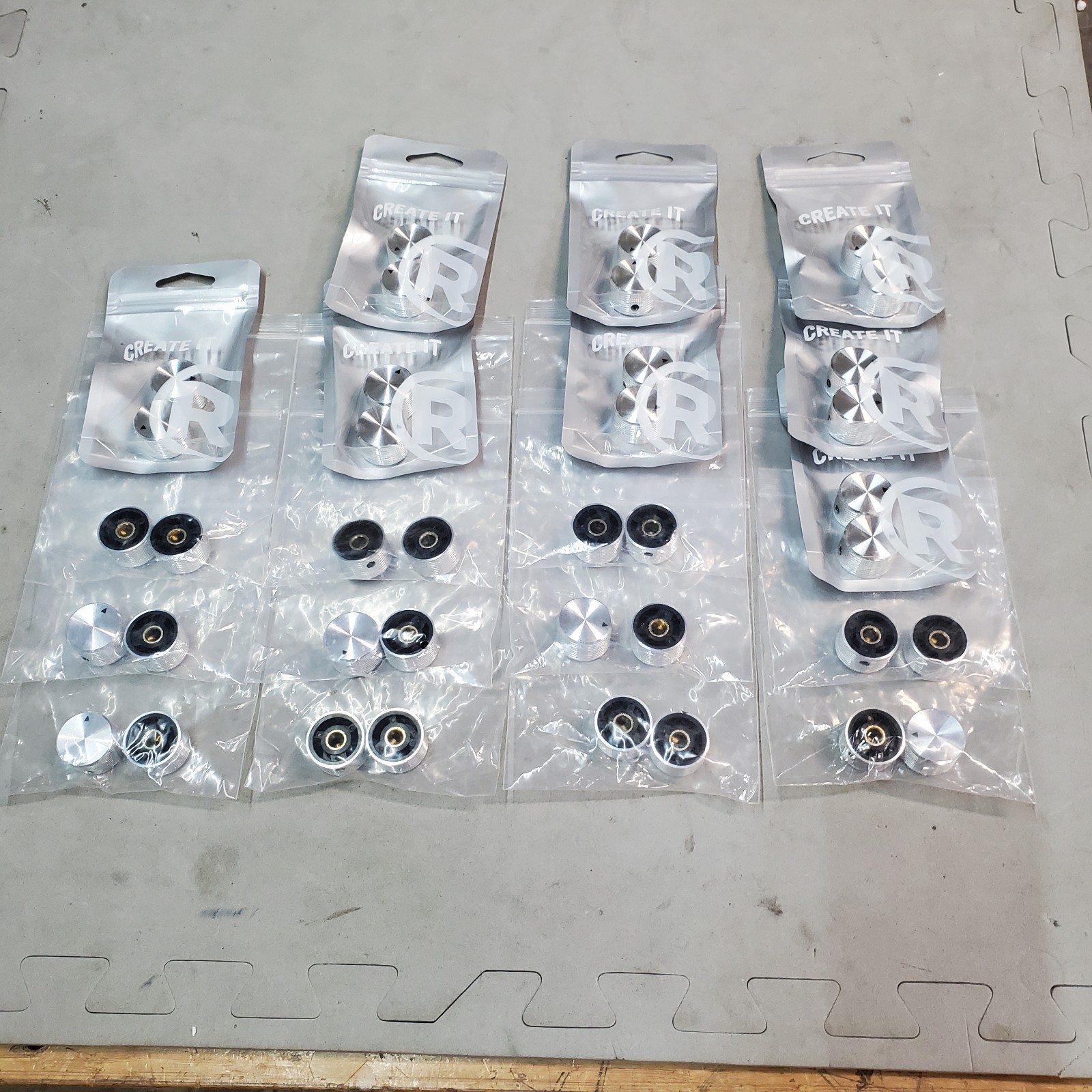 RadioShack Silver Knurled Knobs - Brand New 2740424