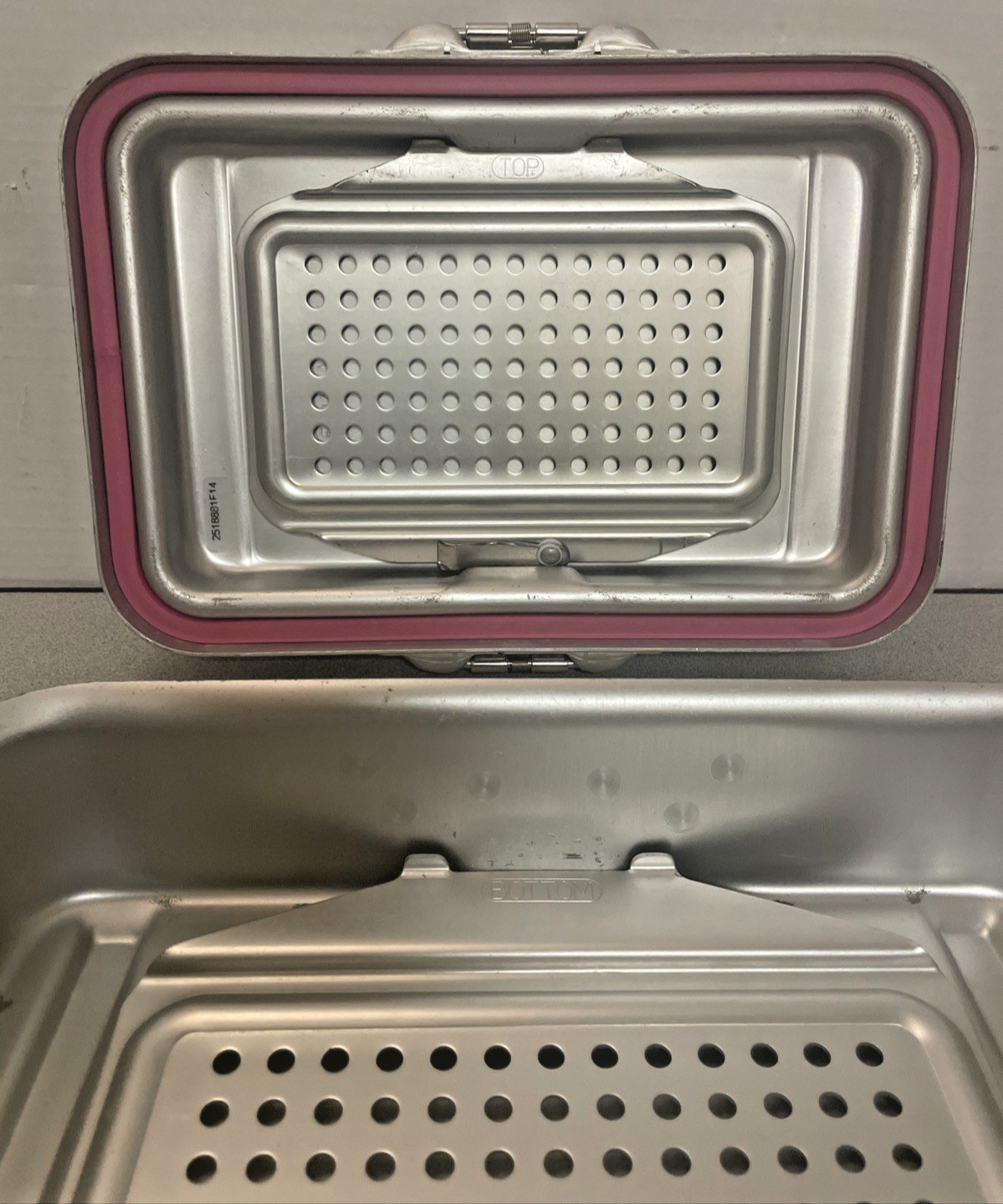 New V. Mueller Genesis CD0-4ST 12"x 8"x4" Solid Sterilization Container + Trays