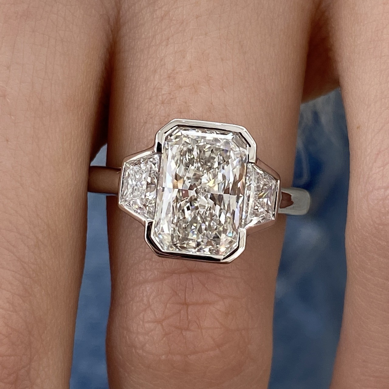 Diamond Bezel Ring IGI Certified VS1 E Radiant 3.6Ct Labcreated Platinum 3 Stone