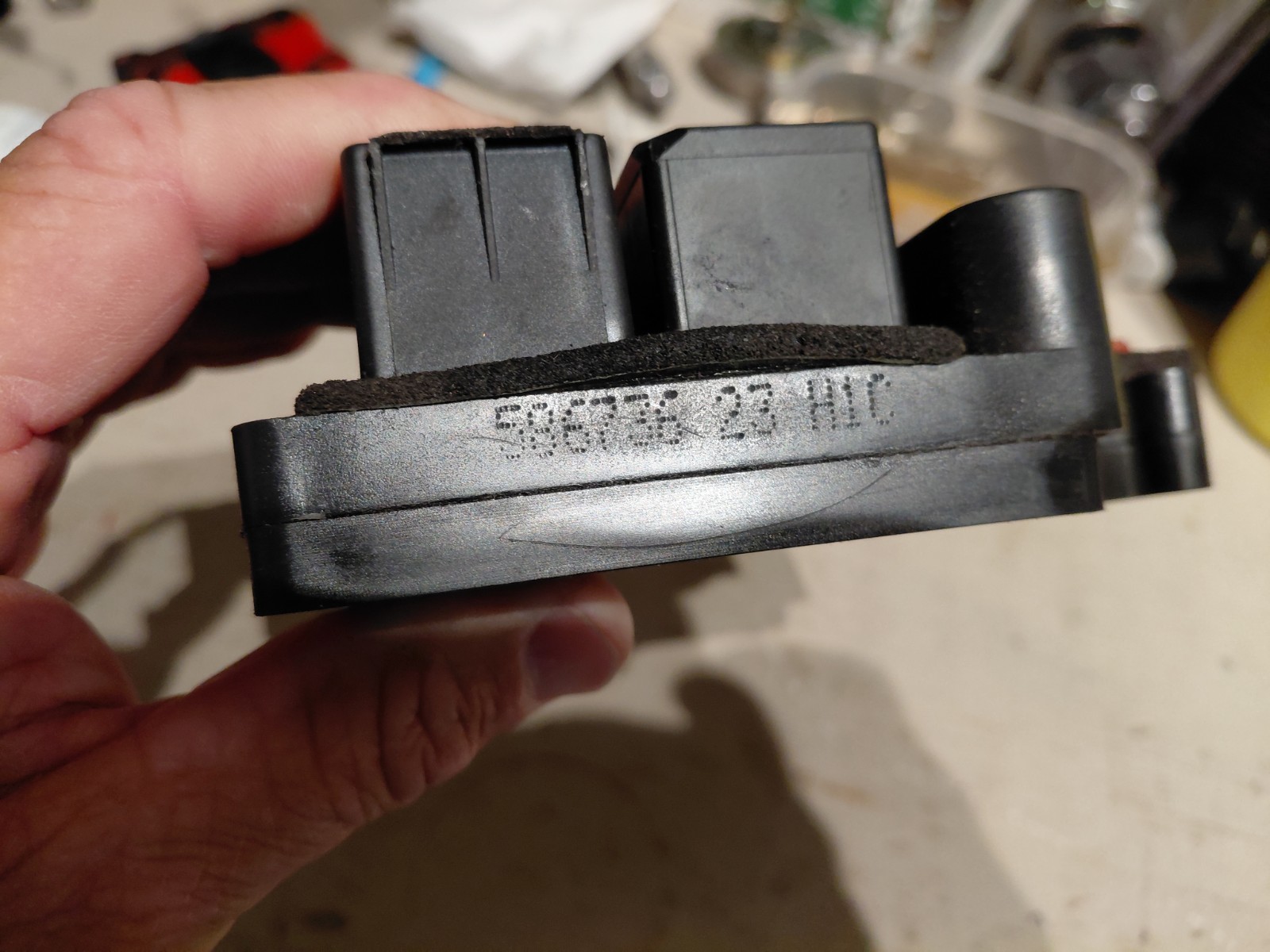 Evinrude Ficht Power Distribution Fuse Panel part # 586736