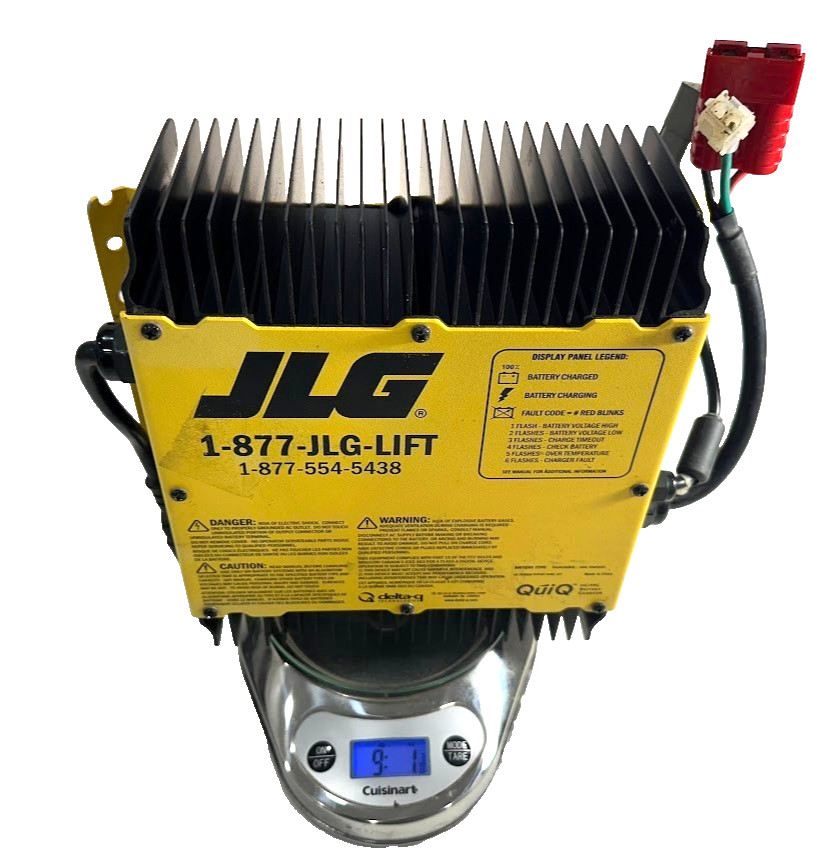 JLG BATTERY CHARGER 1001112111-1930ES 2630ES 3246ES 2030ES 2646ES PRE-OWNED 24 V