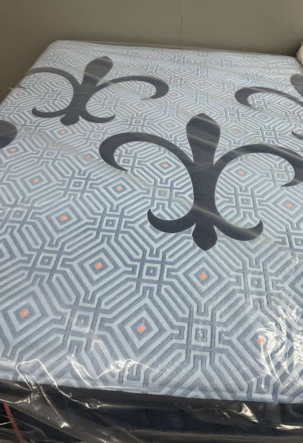 STEARNS & FOSTER LUX ESTATE HYBRID FIRM QUEEN MATTRESS NEW 2023 CLEARANCE