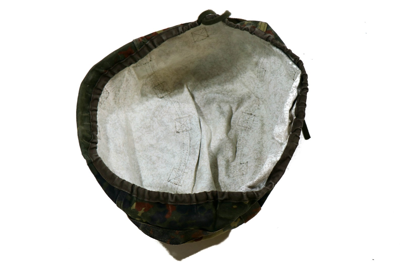 Medium (55-57) - Used German Bundeswehr Flecktarn Helmet Cover Snow Reversible