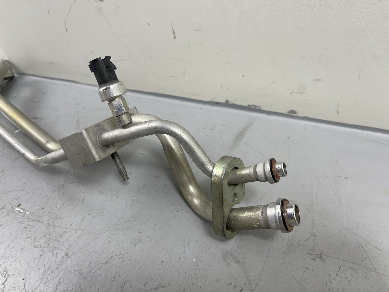 2018-2024 FREIGHTLINER CASCADIA AC JUNCTION BLOCK LINE HOSE PIPE A22-73447-000