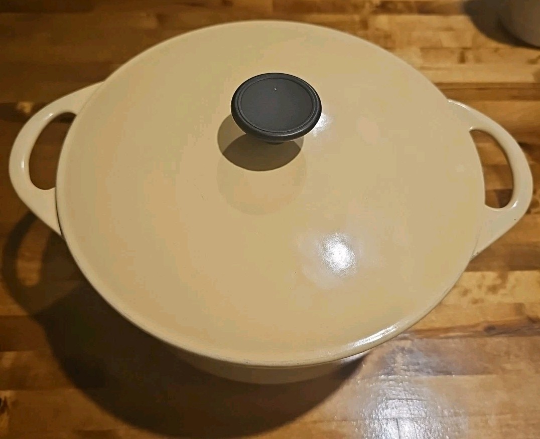 Vintage Cousances 22 Dutch Oven Beige 3.5 Quart Made in France Le Creuset
