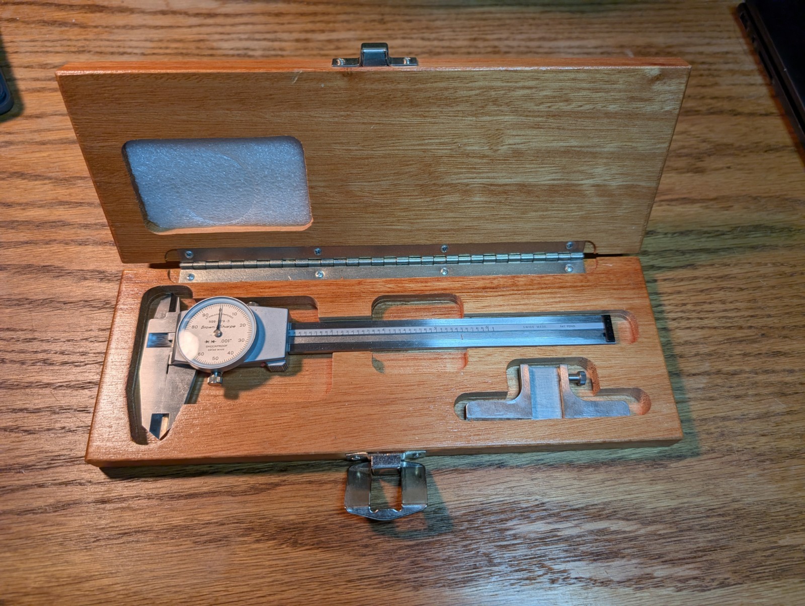 Brown And Sharpe 599-579-3 Dial Calipers 0 To 6" W/ Depth Attachment Wooden Box