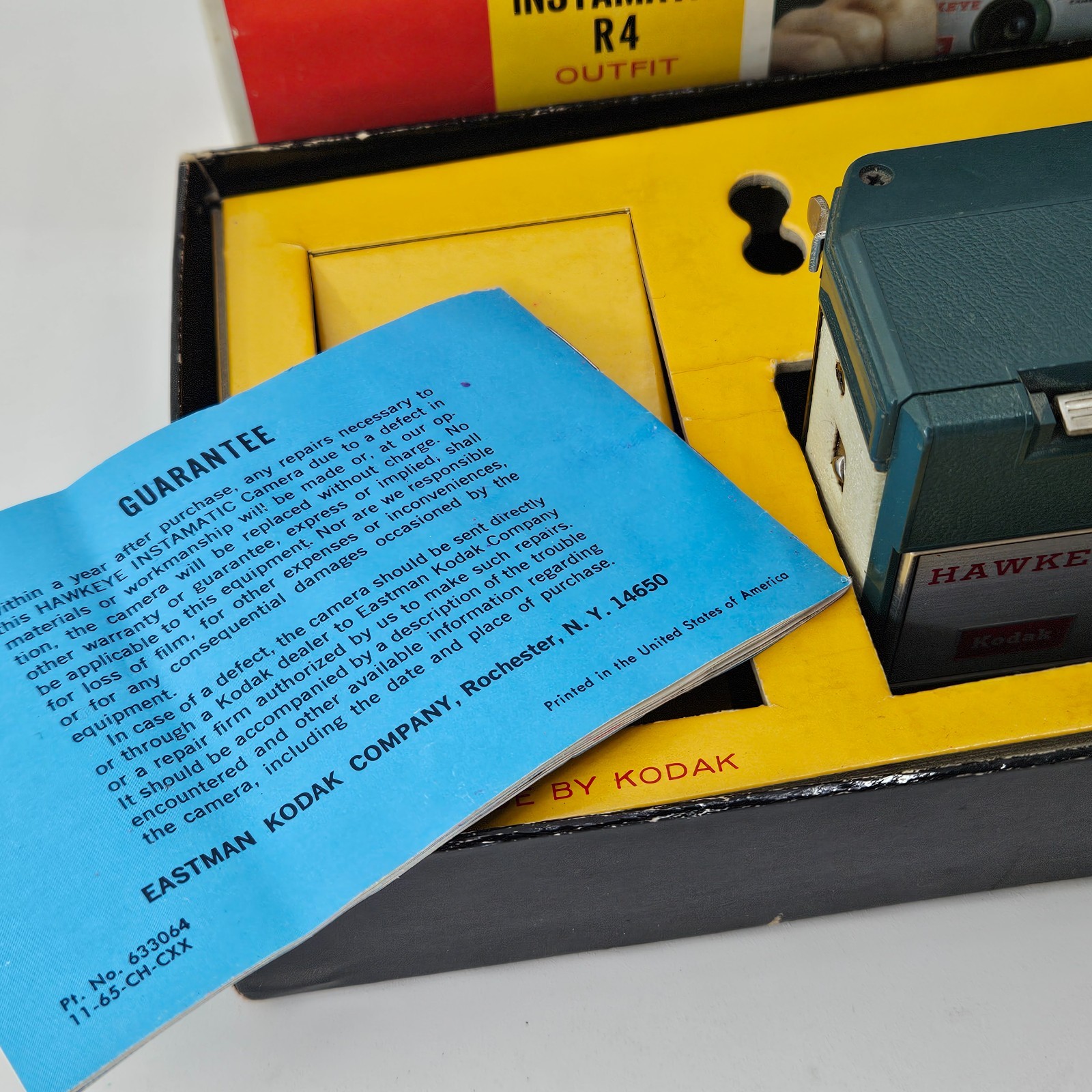 Kodak Hawkeye Instamatic R4 Vin Camera Flash Model Original Box