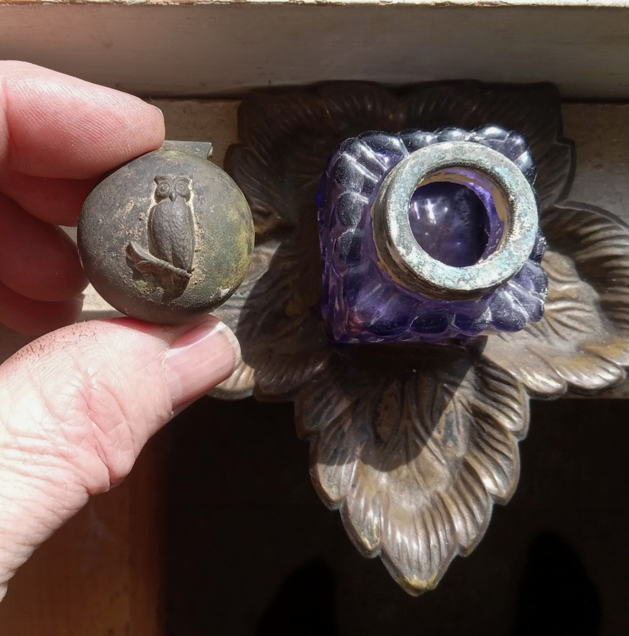 1890s AMETHYST GLASS SWIRLED CUBE INKWELL WITH OWL ON LID BRASS LEAF BASE