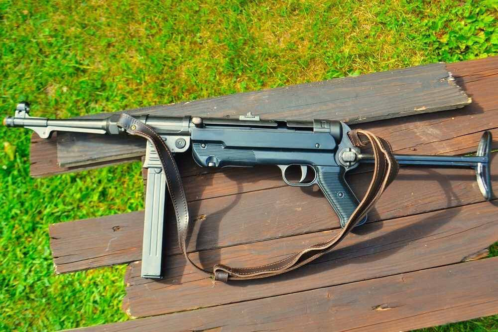 Non-Firing Denix Replica German MP40 Submachine Gun - Schmeisser - MP 40 - WWII