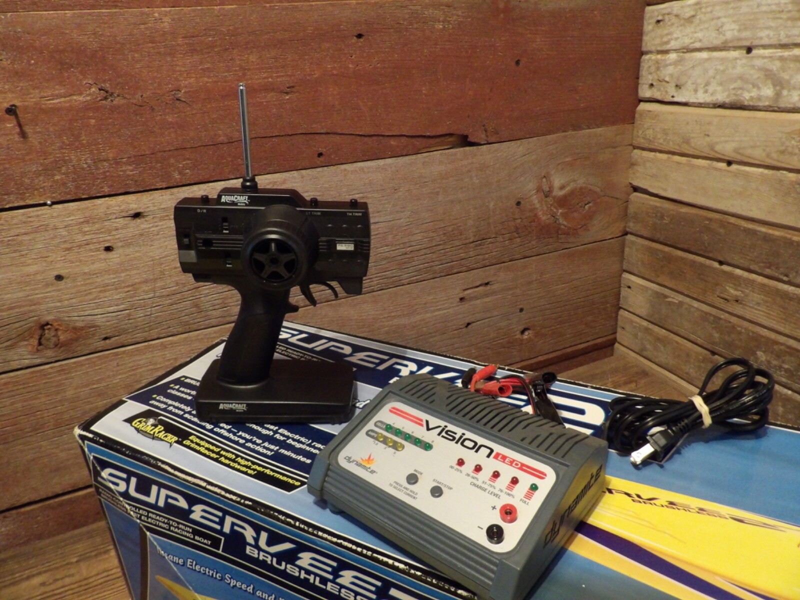 AQUACRAFT SUPERVEE 27 INSANE ELECTRIC BRUSHLESS SPEED BOAT IN BOX W/Charger