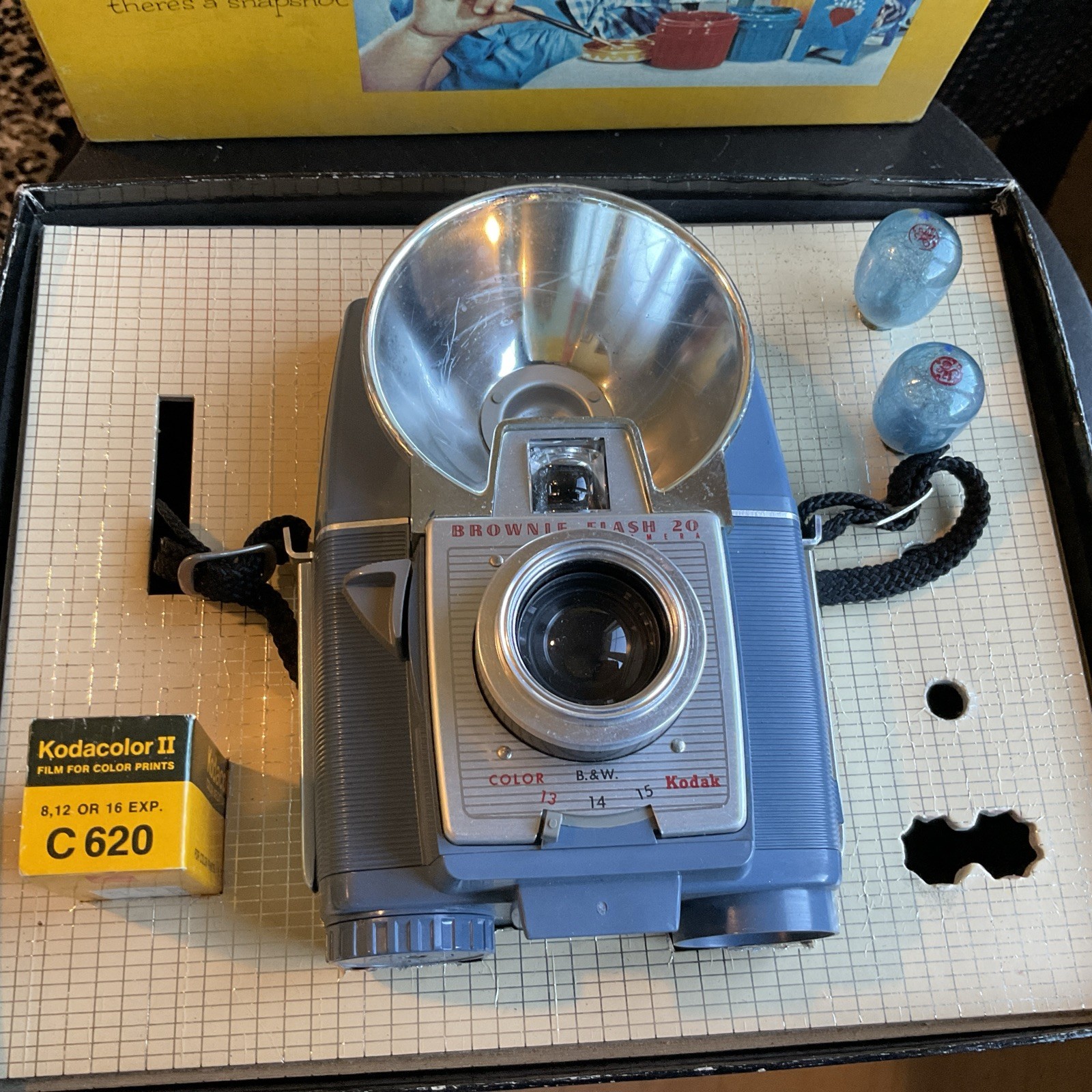 Vintage Kodak Brownie Flash 20 Outfit Camera Blue w/ Box NICE!