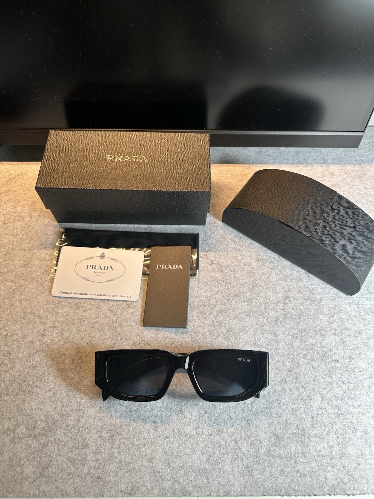 Prada Sunglasses Black Designer With Hard Case - Unisex Made It Italy