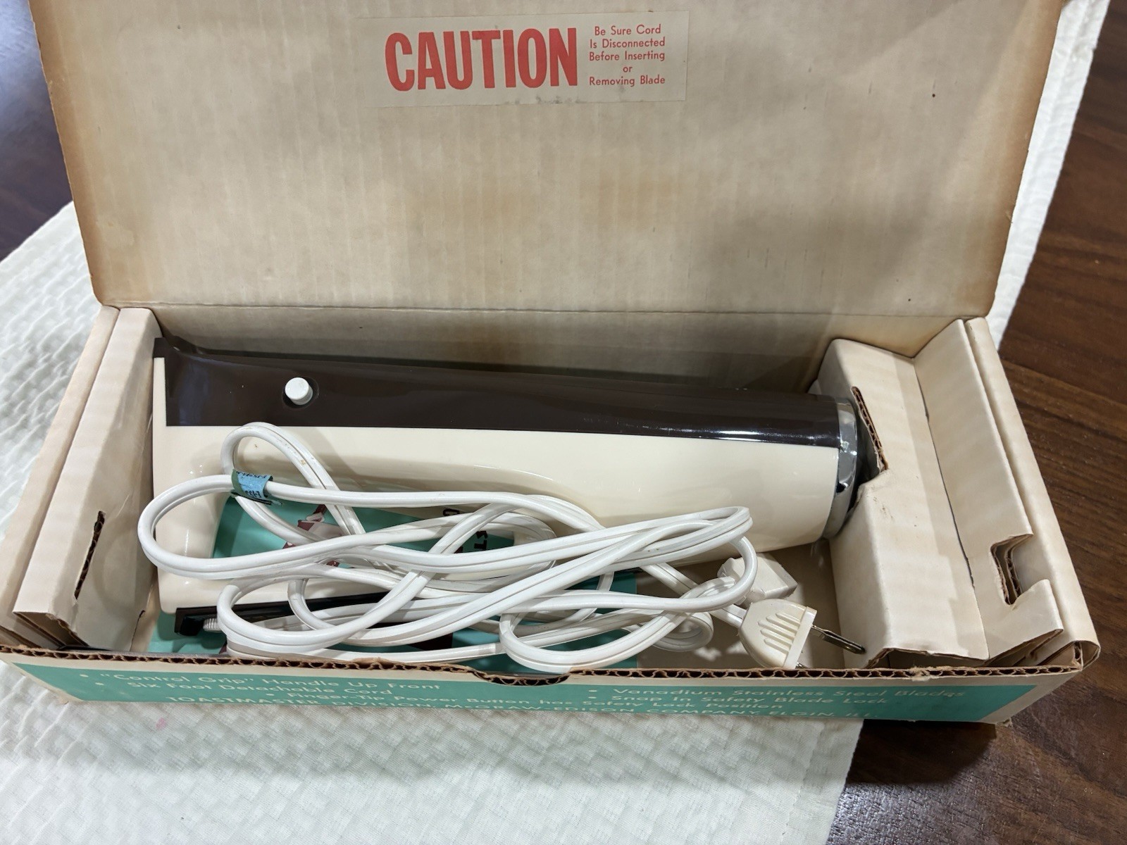 Vintage 1970's Toastmaster Electric Knife Model 6101 w/ Original Blue Box