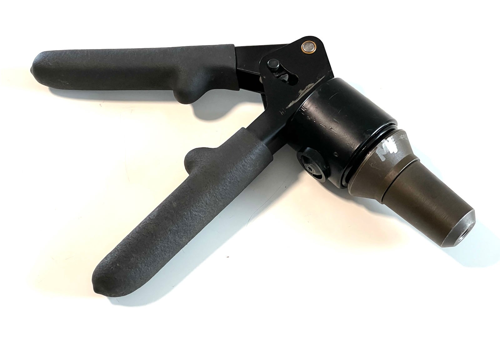 FSI D-100-MIL-1 Hydraulic Blind Rivet Gun Riveter Fastener CherryMAX NOT WORKING