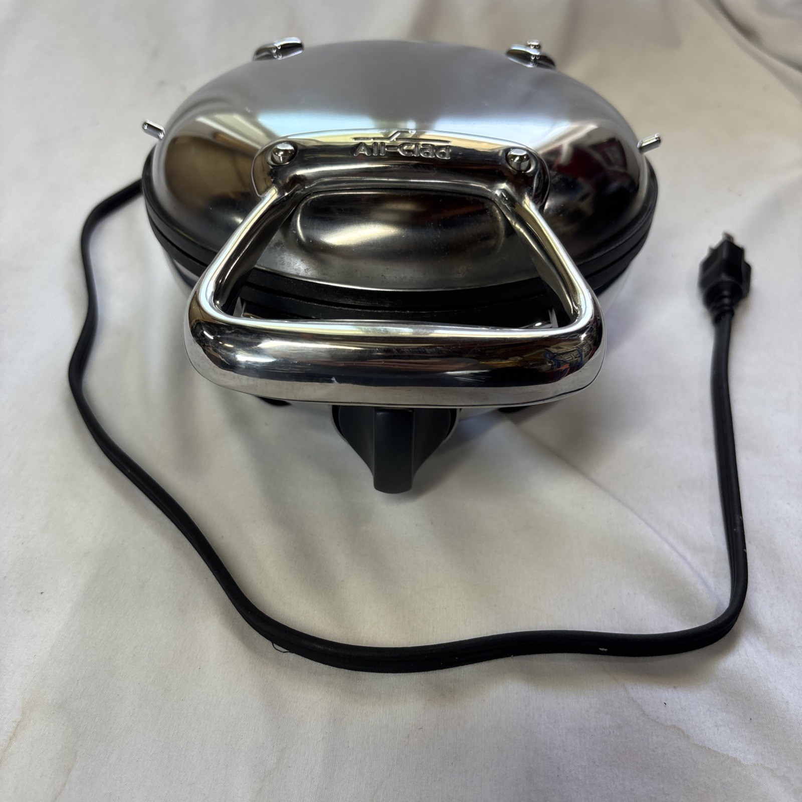 All-Clad Stainless Steel Classic Round Waffle Maker Type 6071