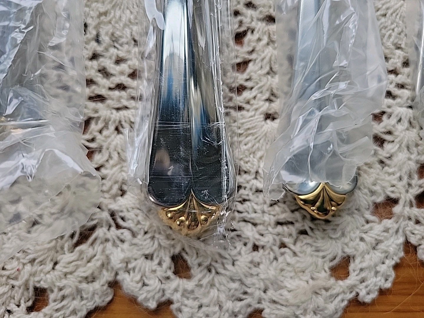 New Oneida Golden JUILLIARD 18/8 Stainless 5pc Place Setting Service for One Box