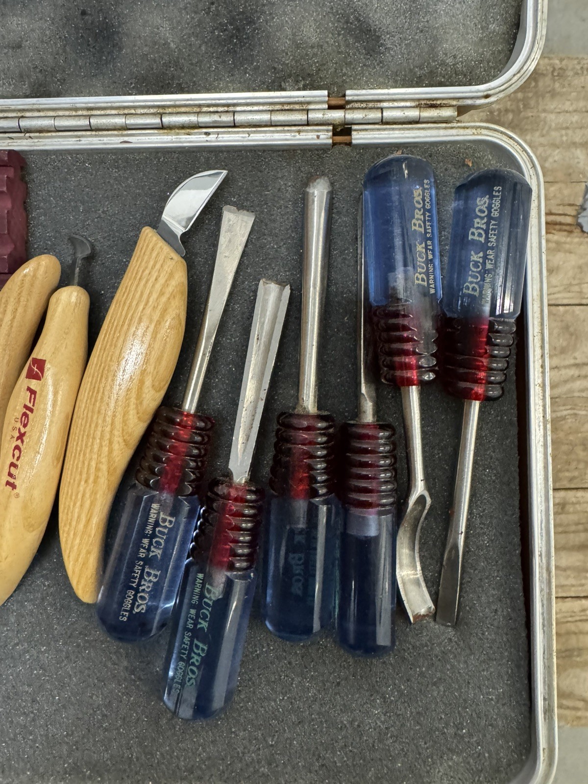 Lot Of Flexcut, different types and more different brands Made SEE PICTURES.