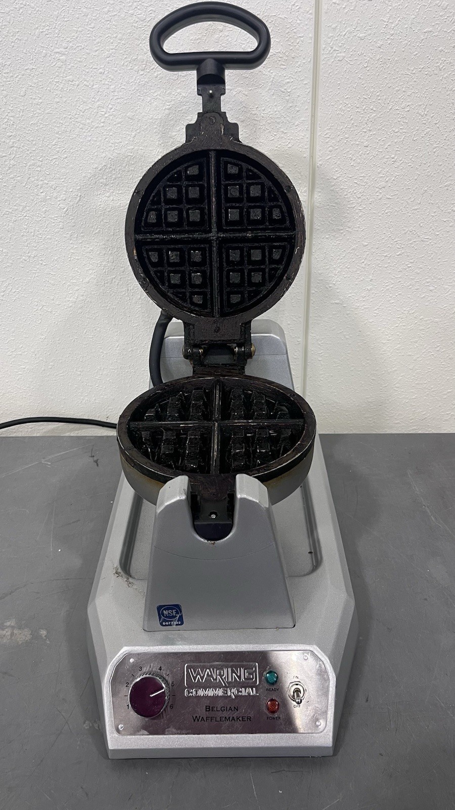 WARING COMMERCIAL BELGIAN WAFFLE MAKER WW180X *READ