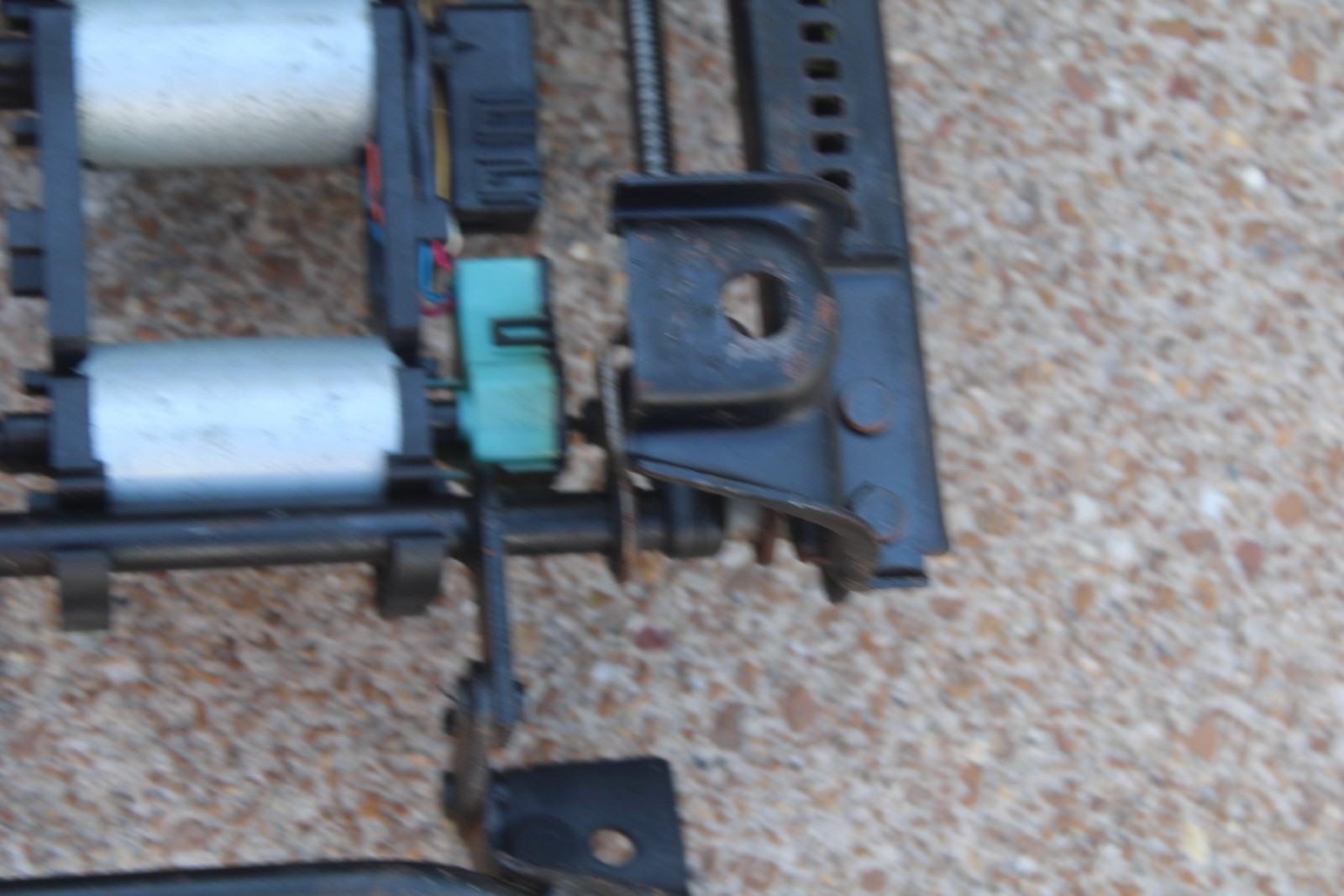 07-14 CHEVY TAHOE SUBURBAN YUKON DRIVER LEFT 2 PLUG POWER SEAT TRACK TAN TRIM