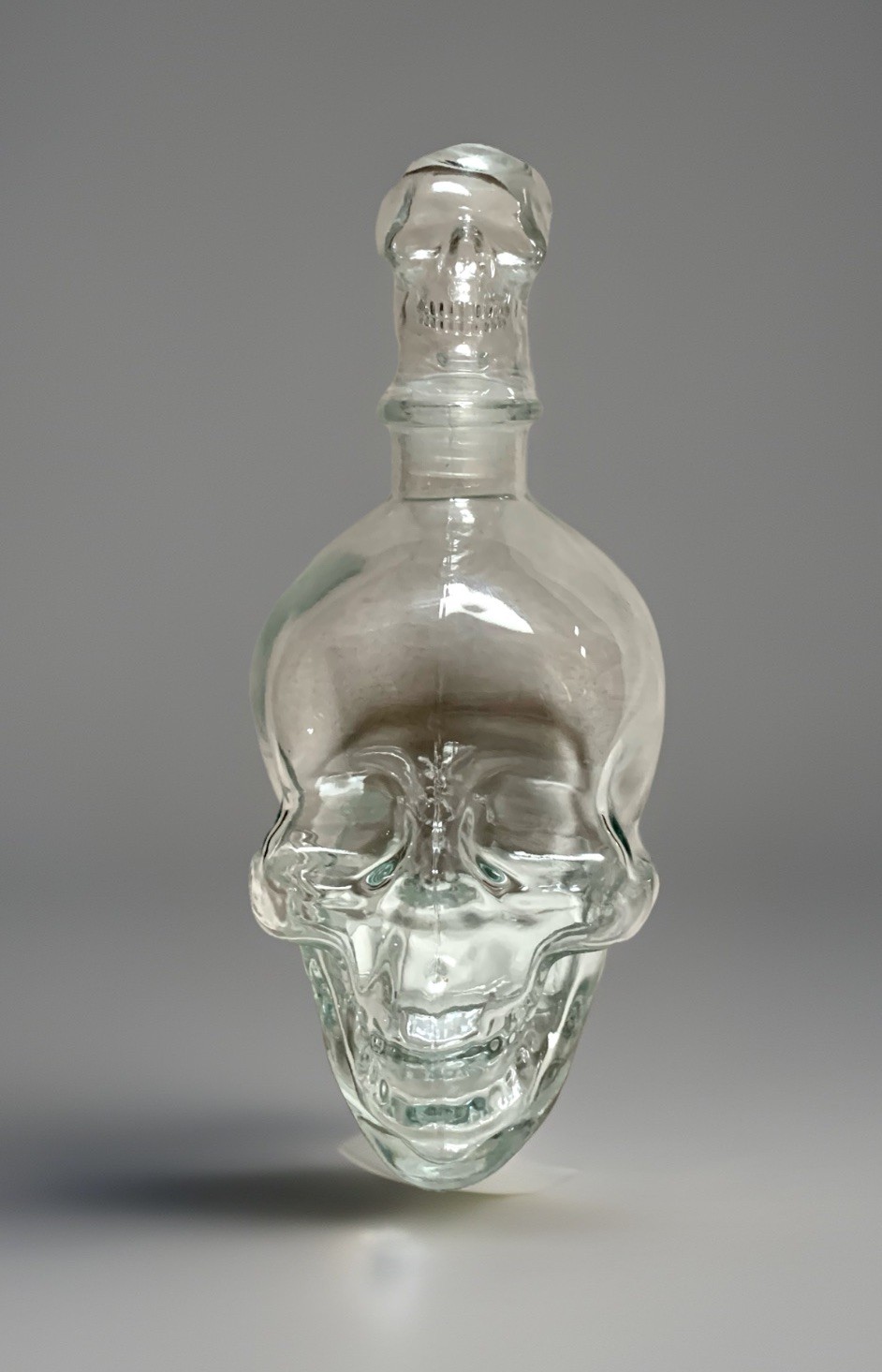 NEW 3D Figural Skull Clear Glass 26.5oz Decanter w/3D Mini Skull Stopper