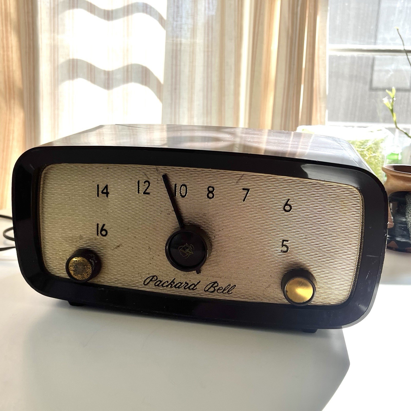 Vintage Packard Bell Model 631 Tube Radio Brown Bakelite AM