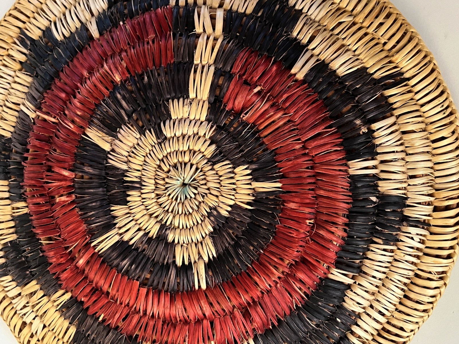 NAVAJO DINE HAND WOVEN 11" WEDDING BASKET TRAY C. 1970s NATIVE AMERICAN ART