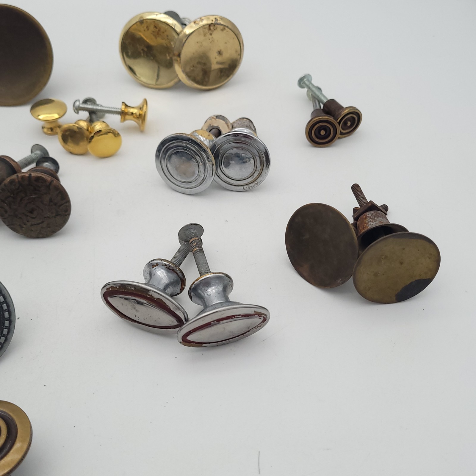 40 Pc Knobs Drawer Pulls Mix Lot Vtg Salvage Bronze & Brass, Many Match Sets